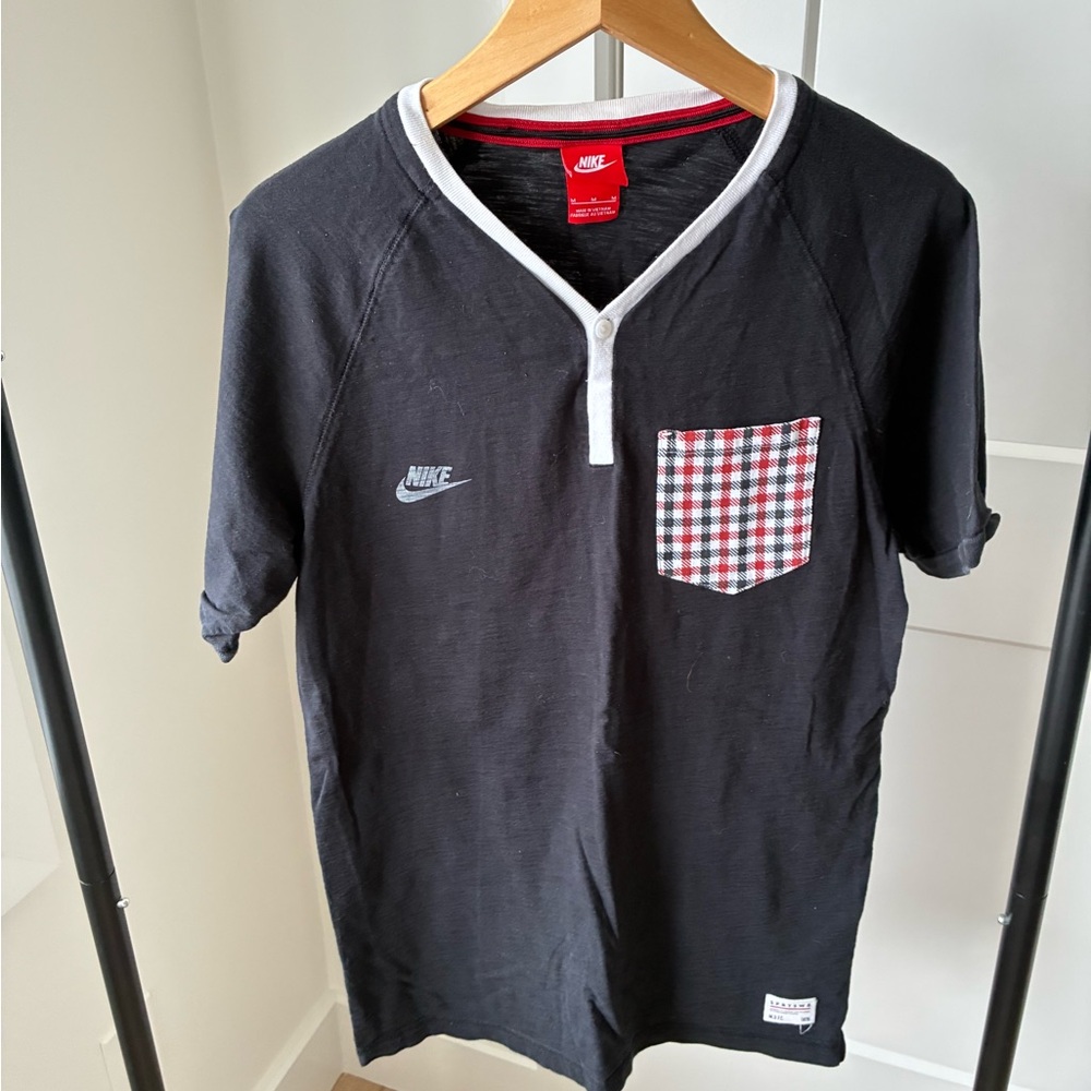 Man Utd Nike Black Tee with Red Plaid Pocket
